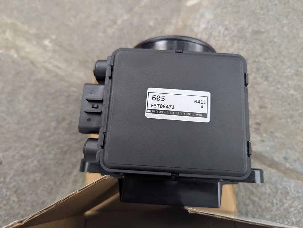 Cảm biến lưu lượng gió Mitsubishi Jolie