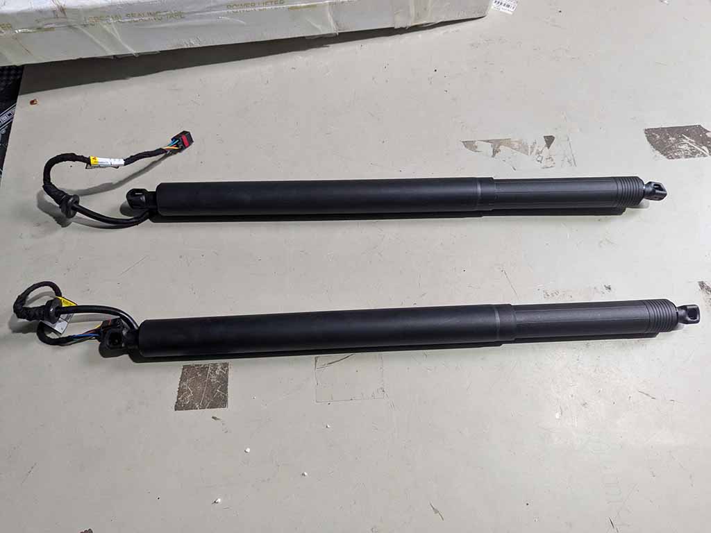 Ty điện chống cốp sau Hyundai Santafe 2019-2023