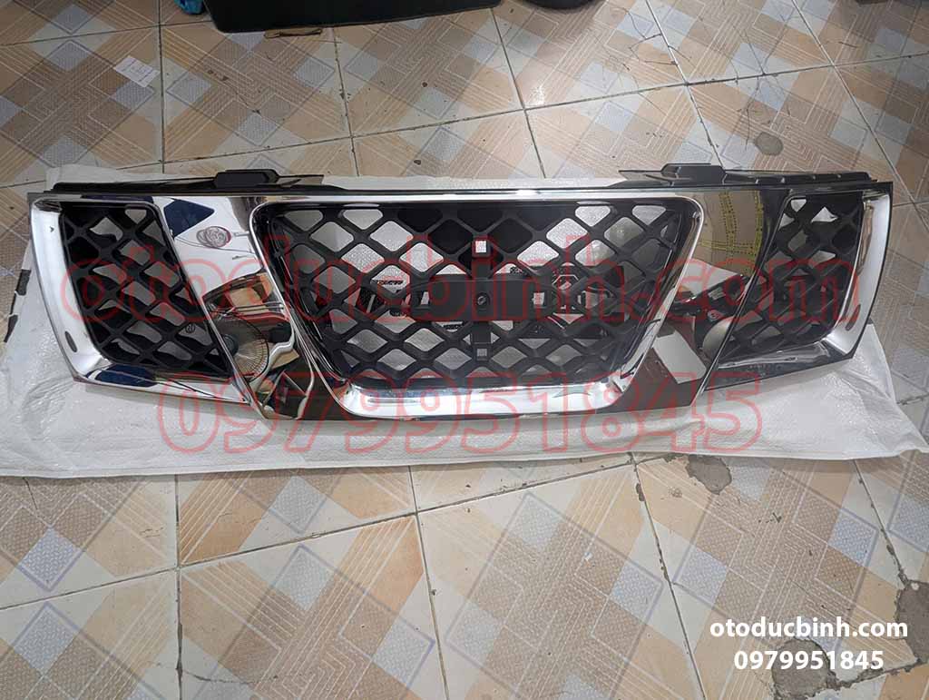 Mặt ca lăng Nissan Navara 2007-2011