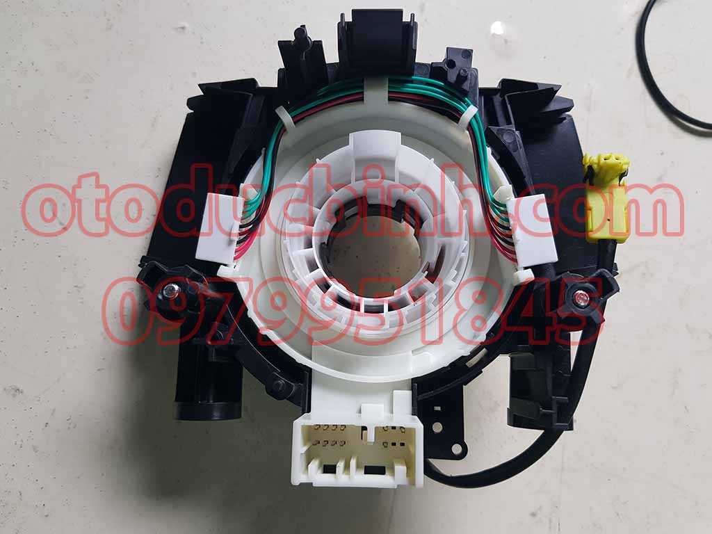 Cáp còi Nissan Navara