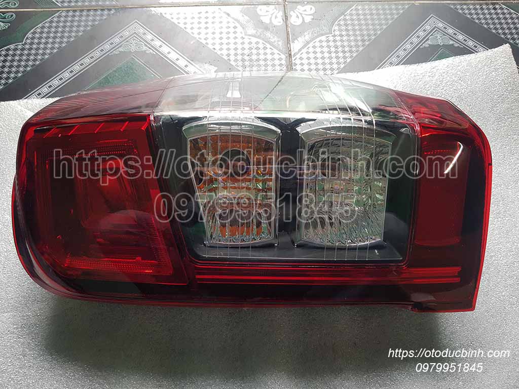 Đèn hậu xe Mitsubishi Triton 2019-2022