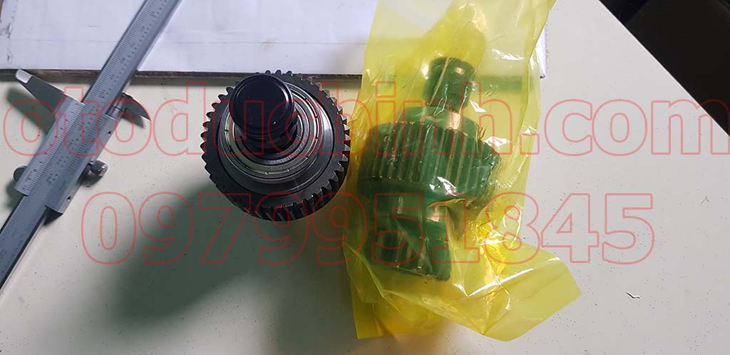 Măng ních đề ISUZU NQR động cơ 4HK1 0979951845