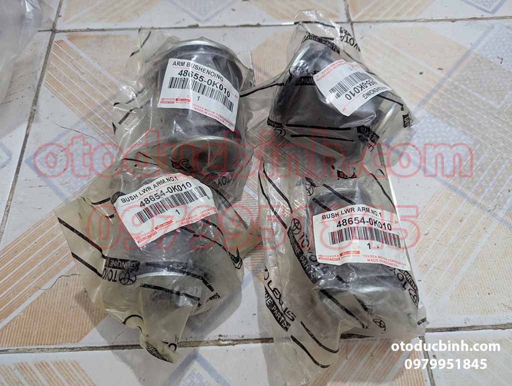 Cao su càng A dưới Toyota Innova 2005-2016