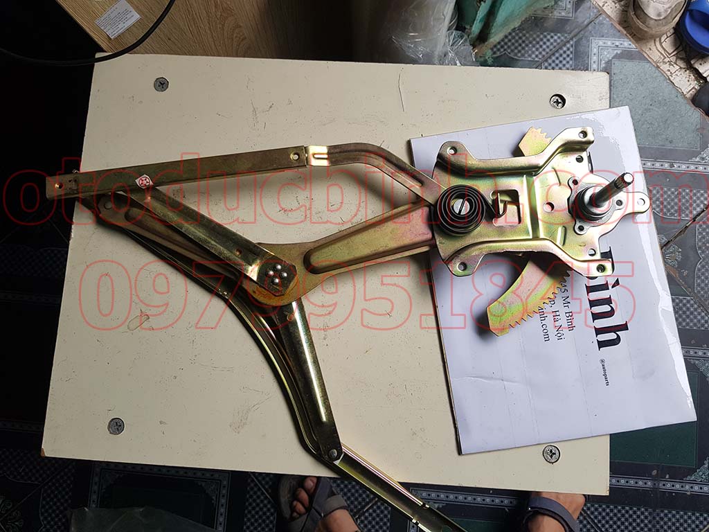 Compa nâng kính Thaco Ollin 500, 500B, 500 New, 350, 700 (Cơ ) 1B18061400060