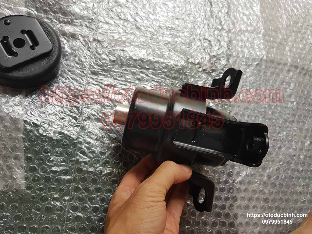 Chân máy trước Toyota Camry 1236120040