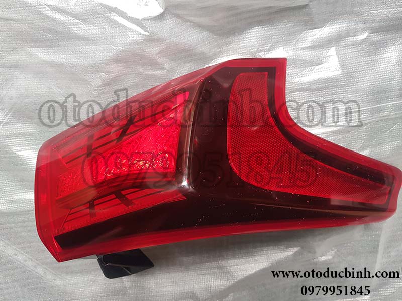 Đèn hậu miếng ngoài Hyundai SantaFe 2020
