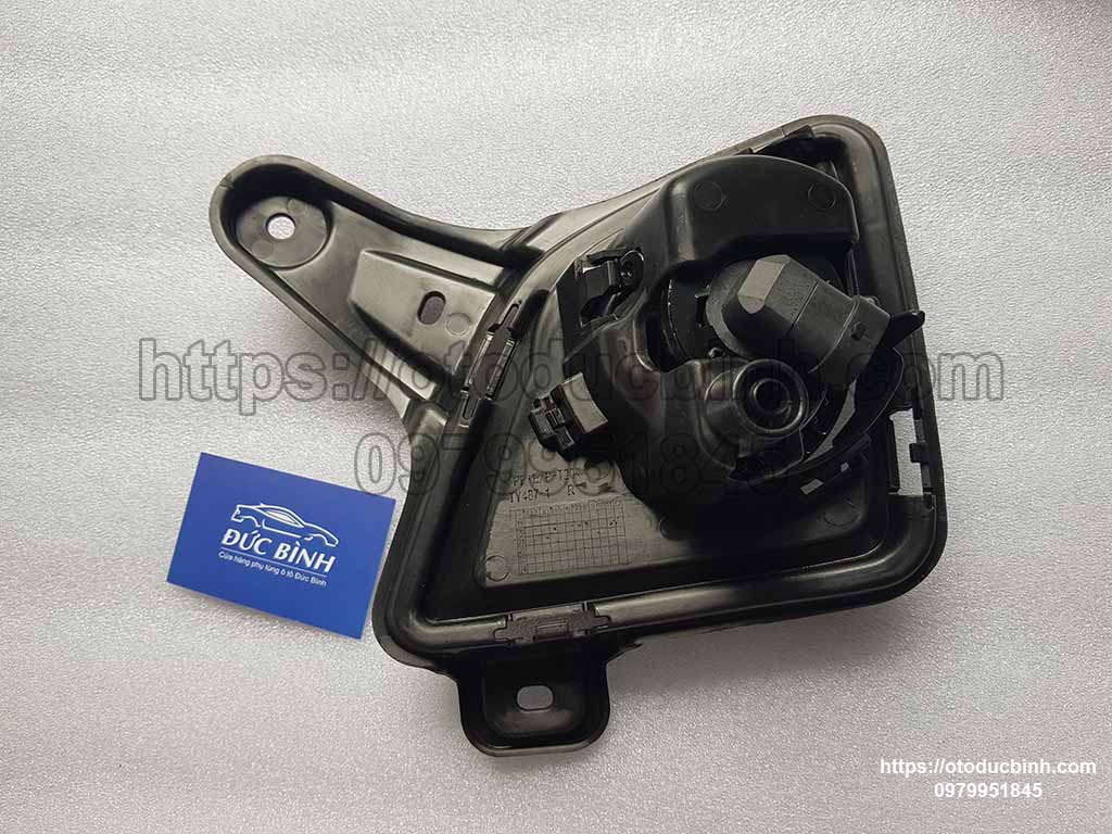 Đèn gầm Toyota Hiace 8148226070