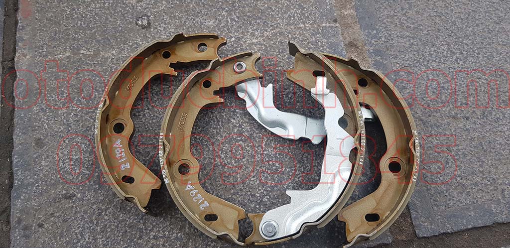 Guốc phanh sau hay guốc phanh tay Kia Forte