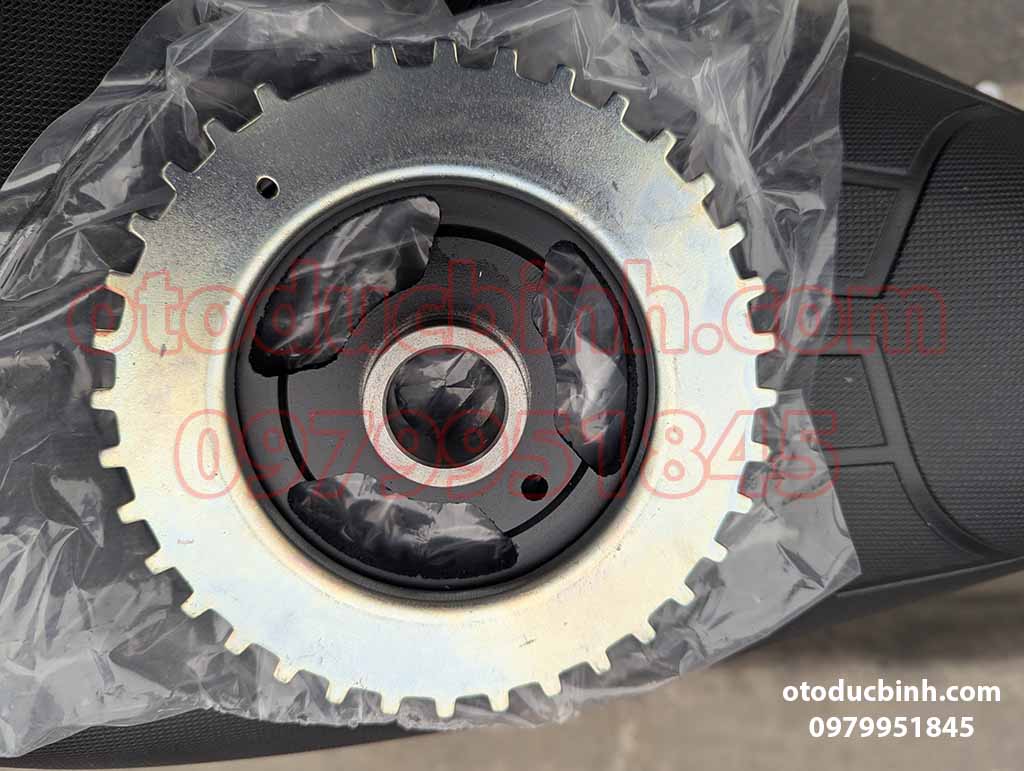 Buly trục cơ Ford Escape 2.3