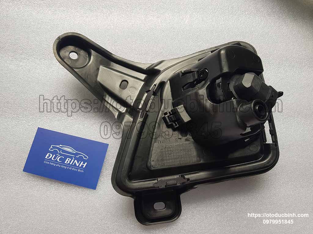 Đèn gầm Toyota Hiace 8148226070