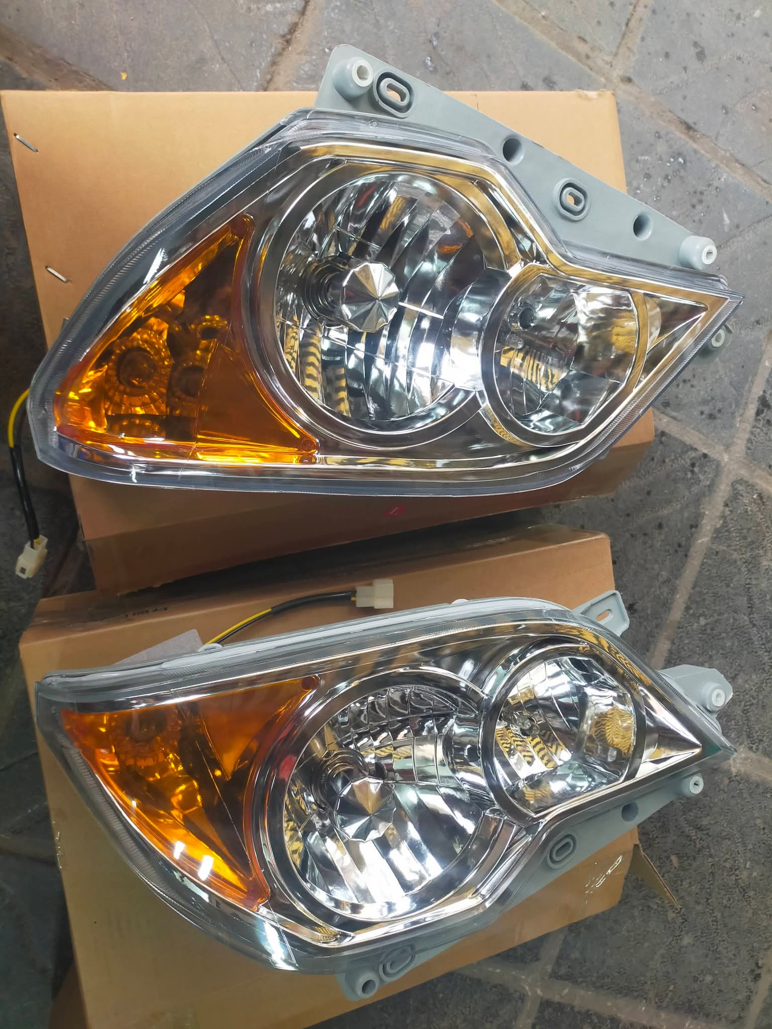 Đèn pha TMT 2.4 tấn