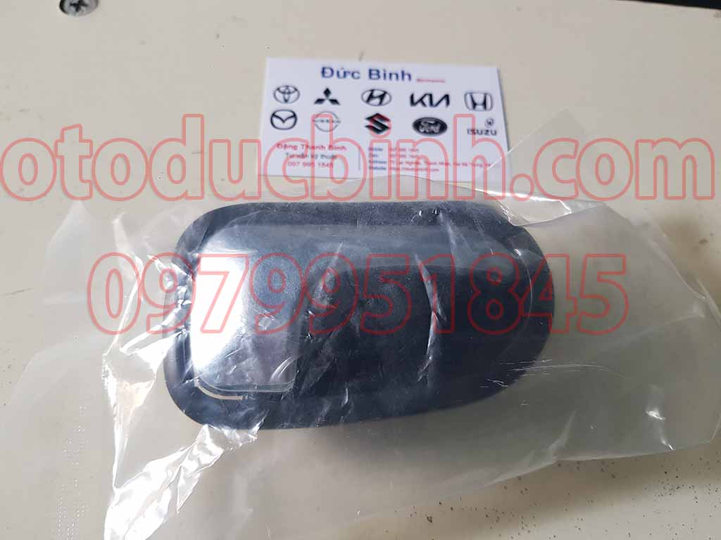 Tay mở cửa trong Mazda 323, Ford Laser 2001-2006