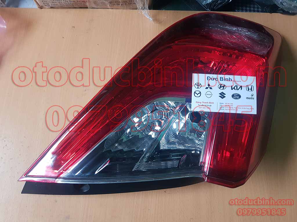 Đèn hậu miếng ngoài Honda Civic 2016-2021