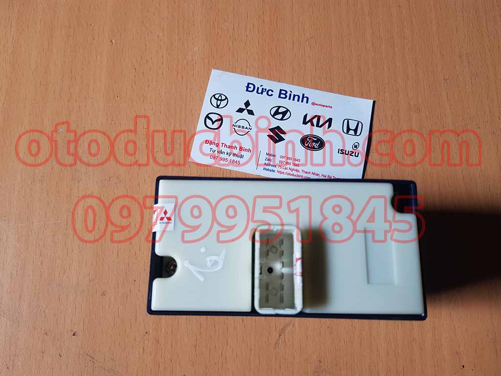 Công tắc nâng kính tổng Hino 500, 700 84810-E0030 84810E0030