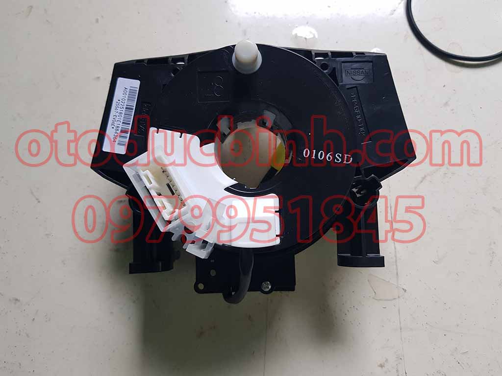 Cáp còi Nissan Navara B5567JE00A