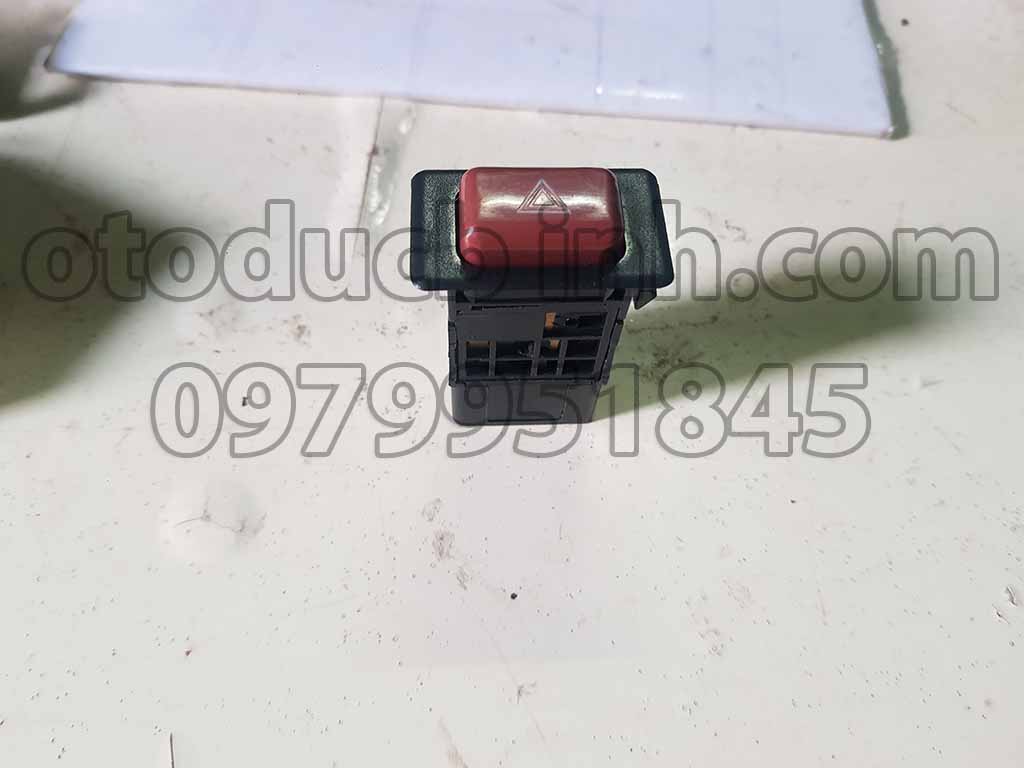 Công tắc đèn cảnh báo khẩn cấp Mitsubishi Pajero V31 V32 V33 V43 V45