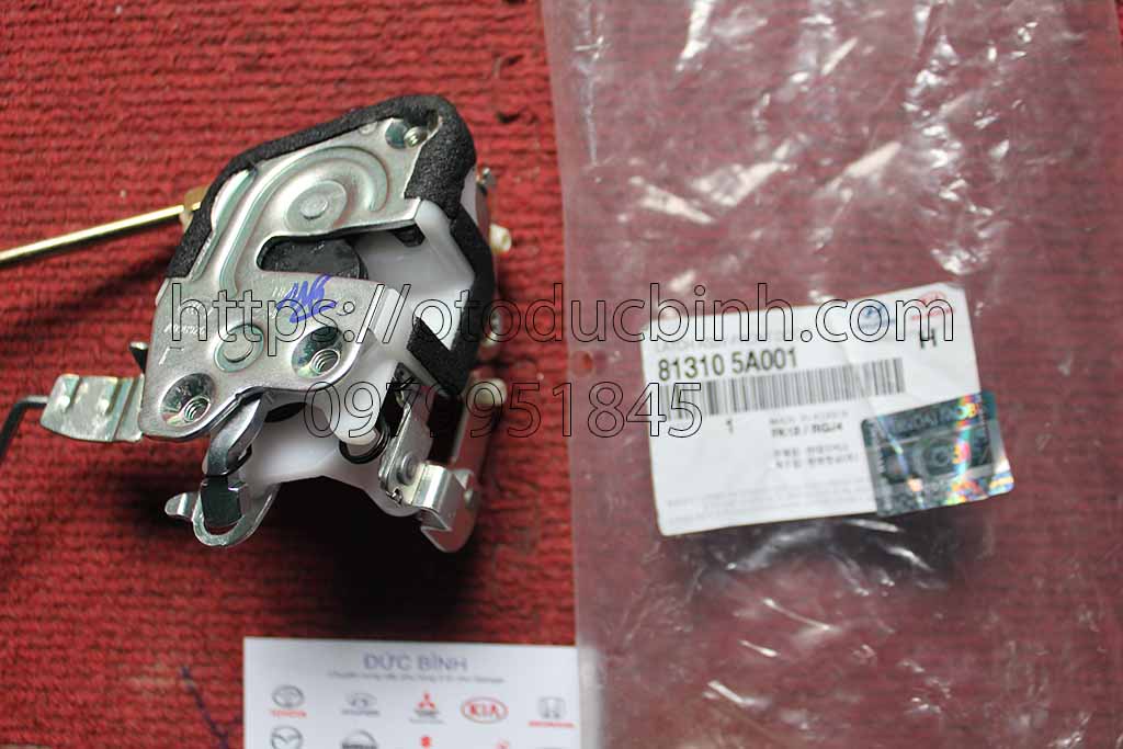 Ổ khoá ngậm cửa bên lái Hyundai County 813105a001