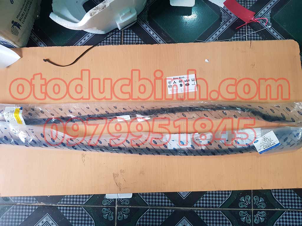 Nẹp kính chắn gió Ford Fiesta