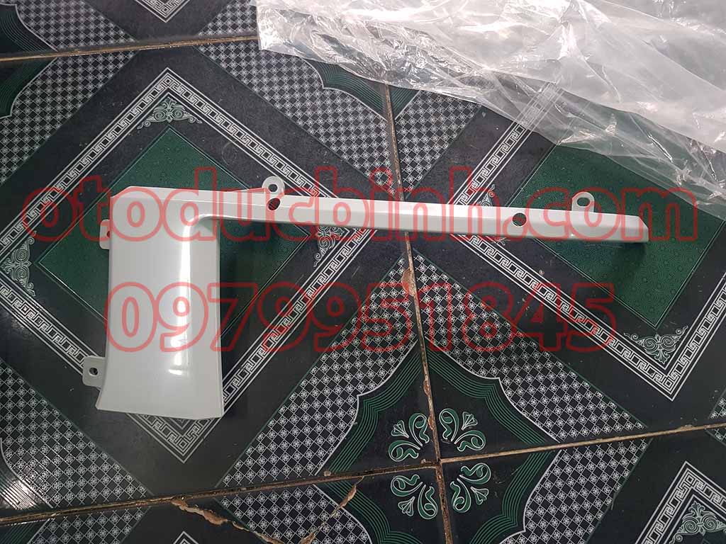 Mí dưới đèn pha Hyundai N250, HD75, HD110, HD120, HD65, HD72, HD78, HD99