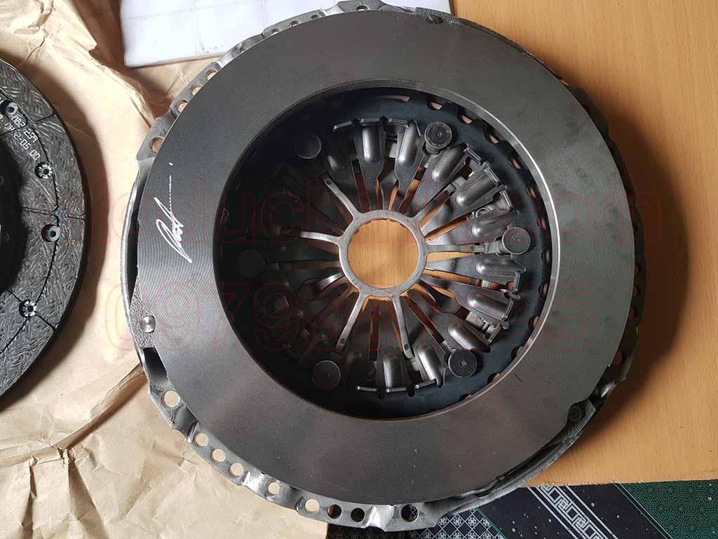 Bàn ép lá côn Ford 2014-2020 7C117540BB