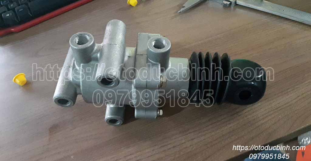 Tay số hơi hay cục chuyển tầng Hyundai HD700 qd43698t00011