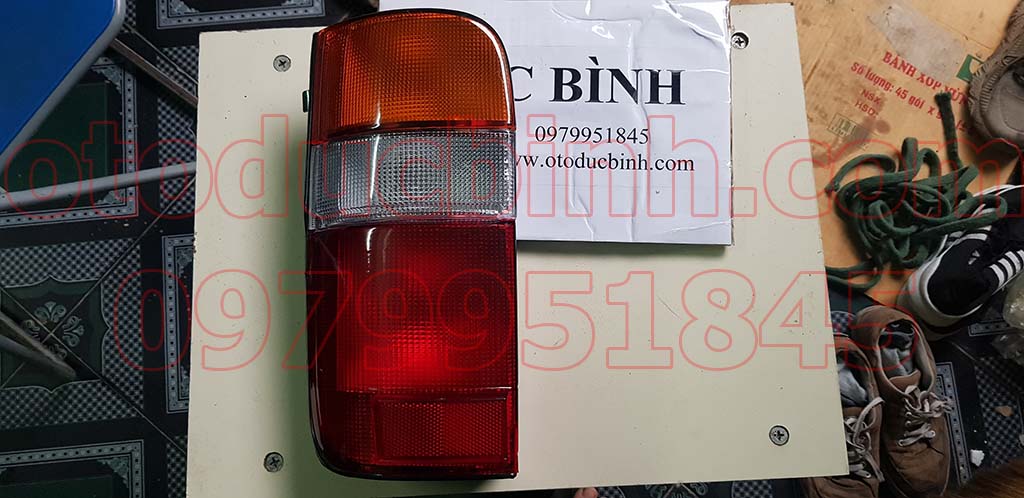 Đèn hậu bên lái Toyota Hiace 1992-2002 133101ar