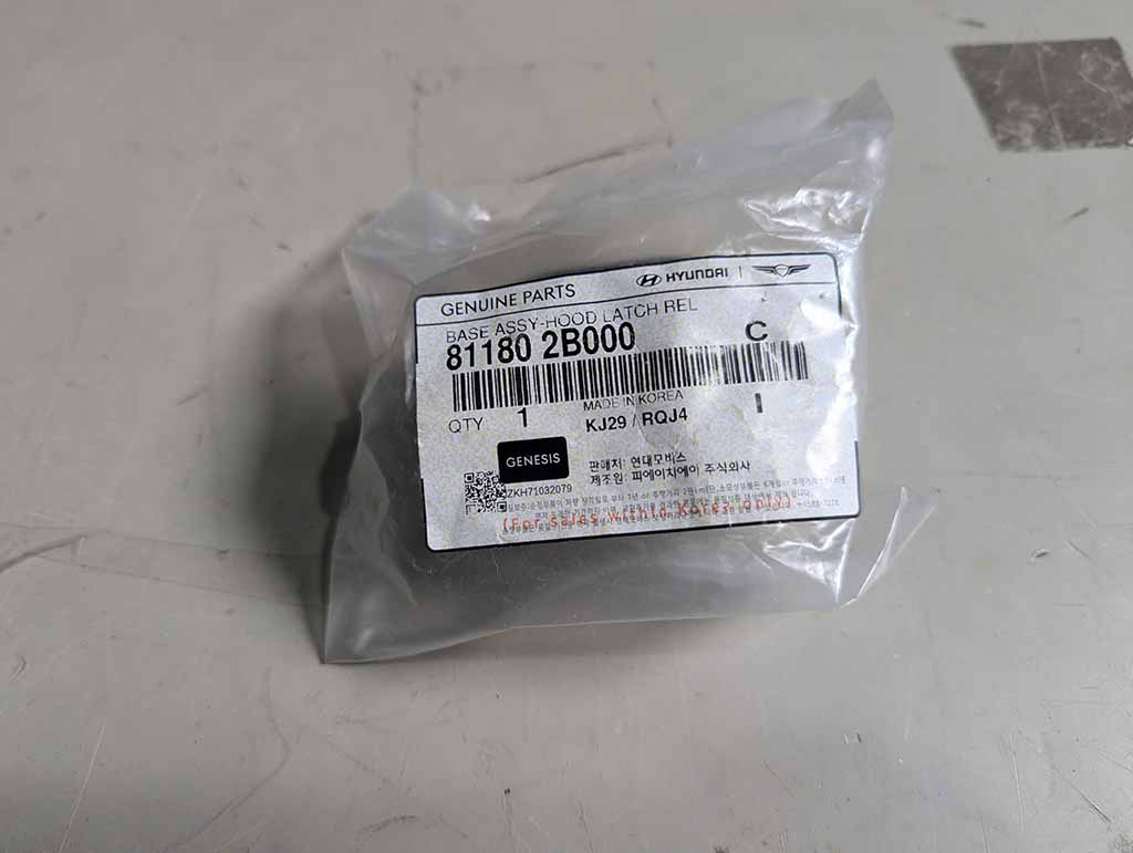 Đế tay mở capo Hyundai I10, Morning, Carens, Forte, Santafe, I3,Tucson 811802B000