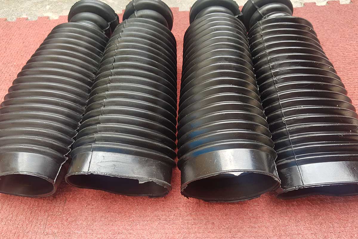 Chụp bụi giảm xóc trước liền tăm bông Toyota Cressida 1992-1996 552408m600 55240-8m600