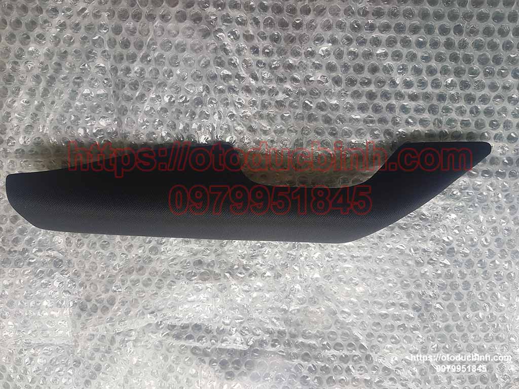 Mặt dưỡng ốp cánh cửa sau lái Toyota Hilux 2015-2021