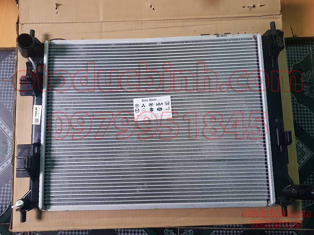 Két nước Hyundai i10 MT