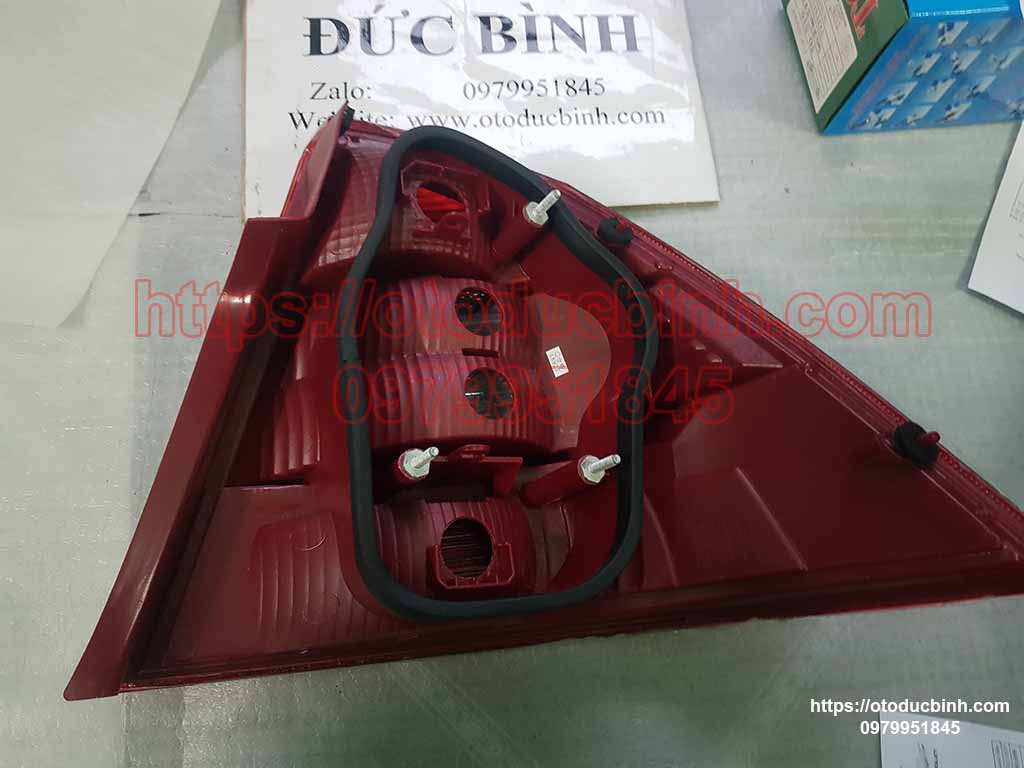 Đèn hậu Ford Focus 2009 8M5913405BA