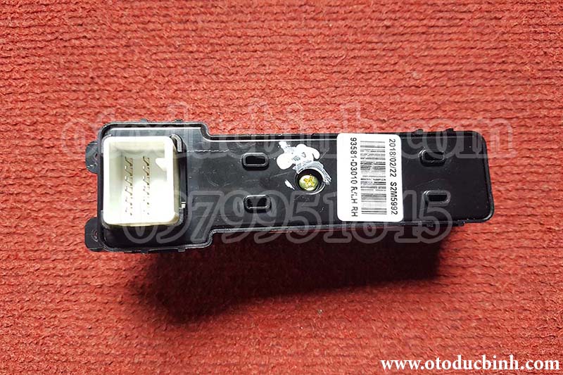 Công tắc nâng hạ kính Hyundai Tucson 935812S500 93581-2S500 93580D3010 93580-D3010