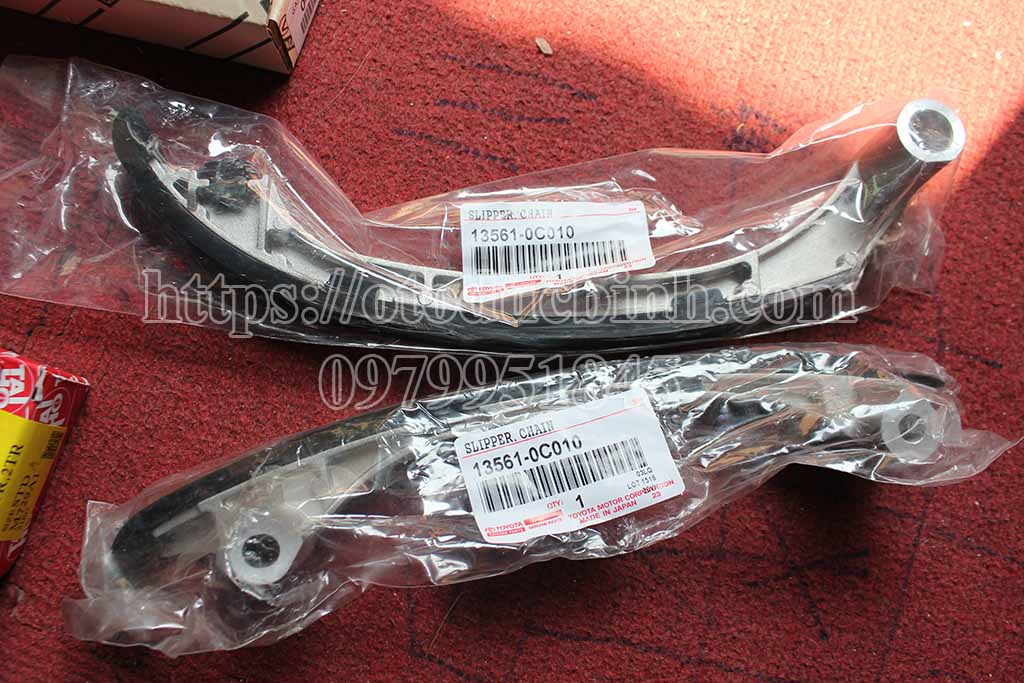 Tỳ cam cong Toyota Innova 135610c010