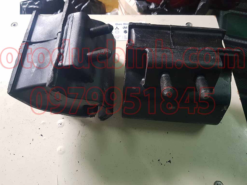 Cao su chân máy trước Hyundai HD1000 HD320 HD170 HD270 HD700