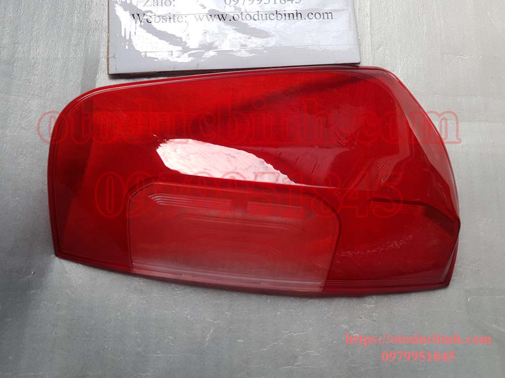 Mặt đèn hậu Nissan Navara 2015-2019