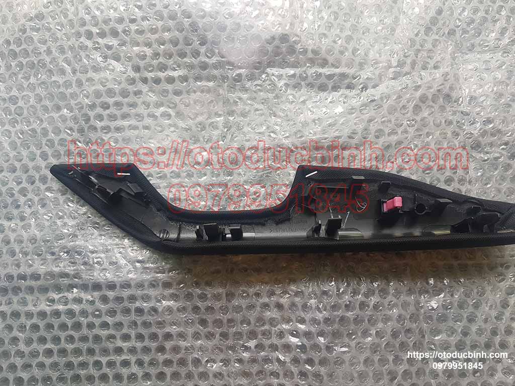 Mặt dưỡng ốp cánh cửa sau lái Toyota Hilux 2015-2021 742600K020C3