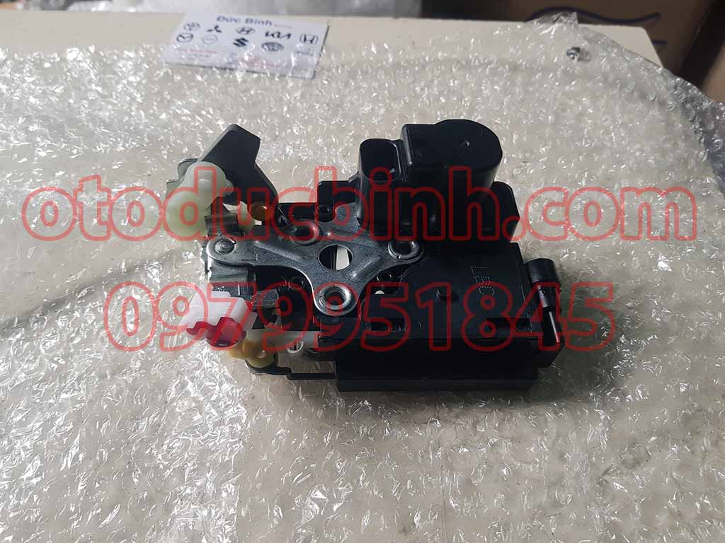 Ổ khoá ngậm cửa Ssangyong Rexton 2001-2019 7121008032