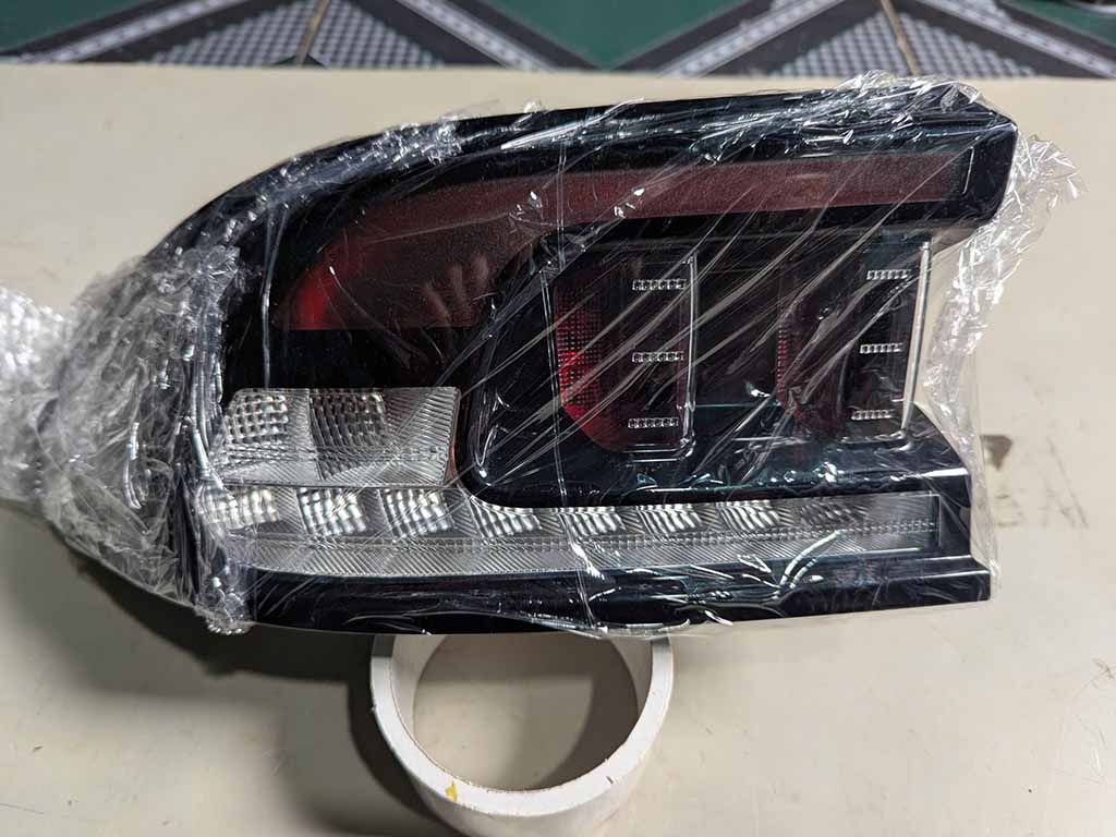 Đèn hậu ngoài Vinfast VF8