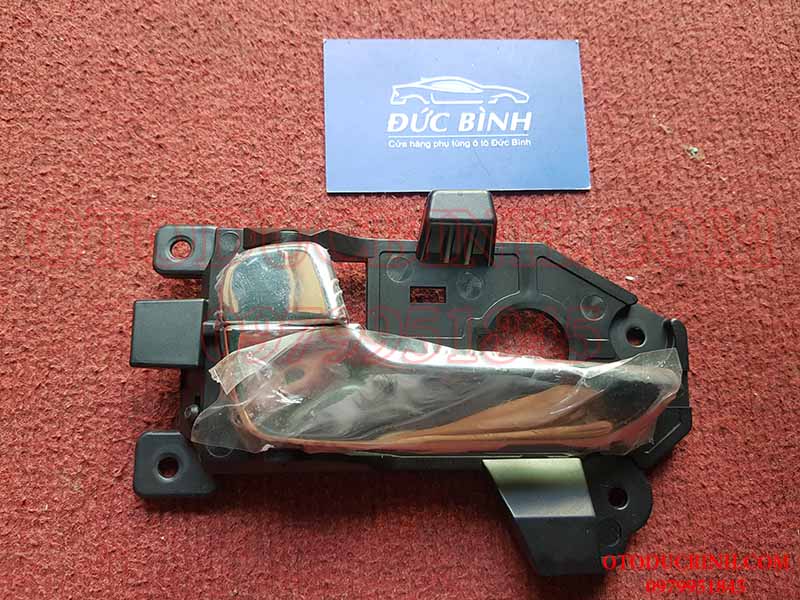 Tay mở cửa trong Kia Rondo