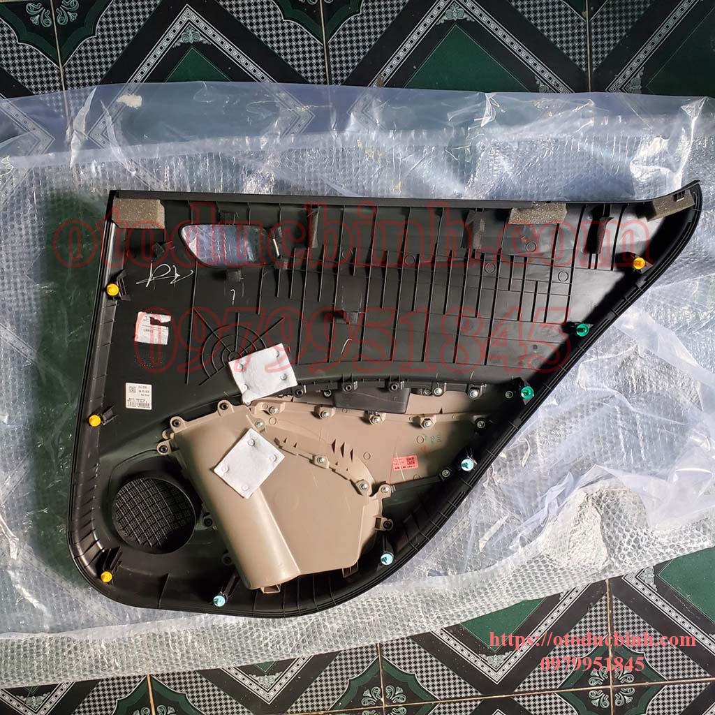 Tapi cánh cửa sau Hyundai i10 chính hãng 83307b4010ybe