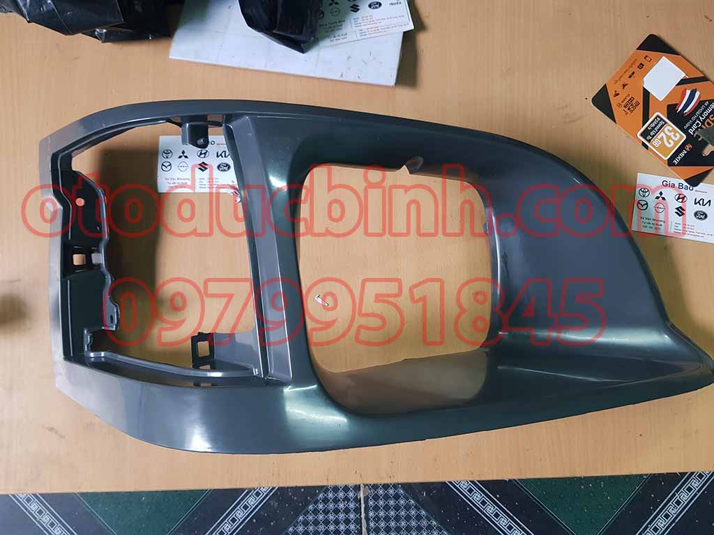 Ốp đèn pha Toyota Hiace 1992-1998