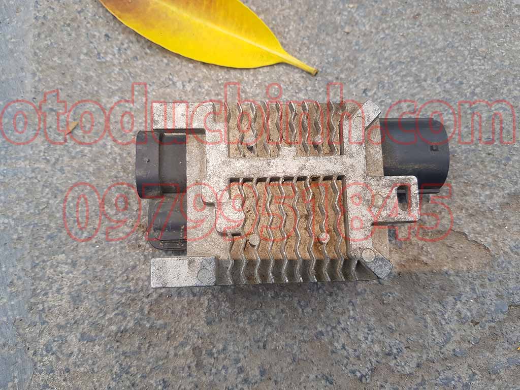 Hộp điều khiển quạt két nước Ford Focus bãi