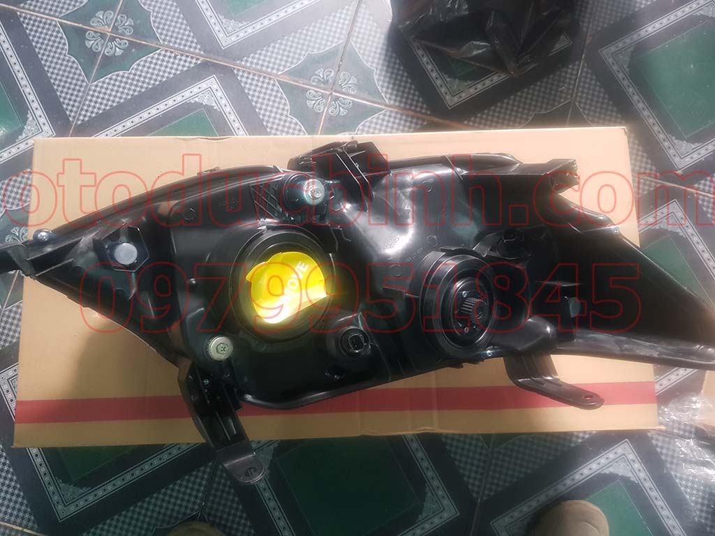 Đèn pha Toyota Fortuner 2012 - 2015 811500K480