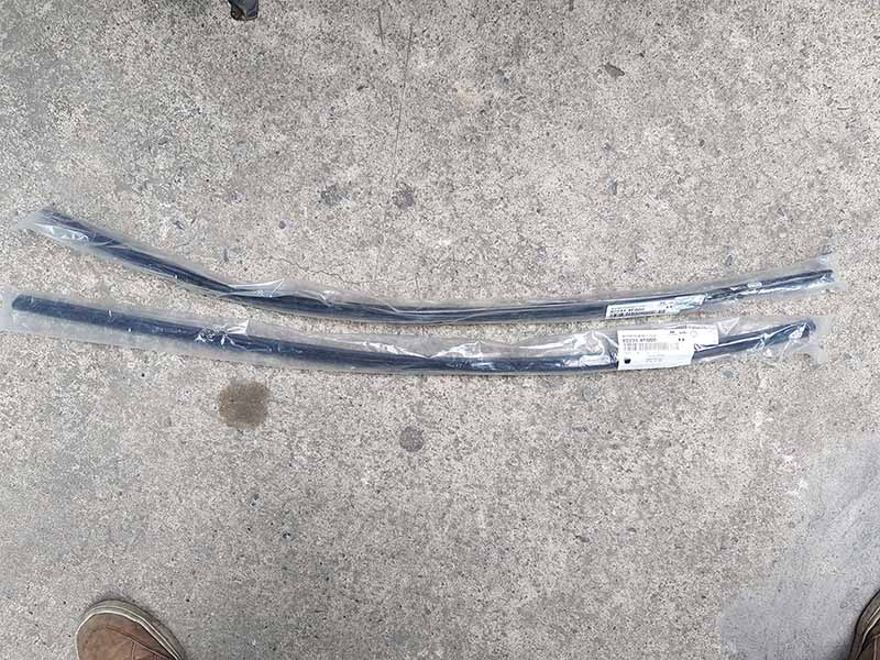 Nẹp chân kính trong Hyundai N100  822314F000