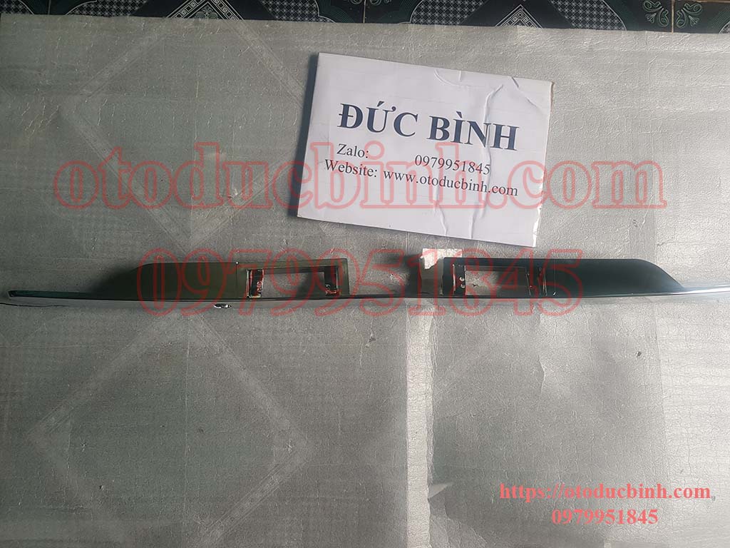 Nẹp mạ crome cốp sau Toyota Innova 2004-2011 768110K040