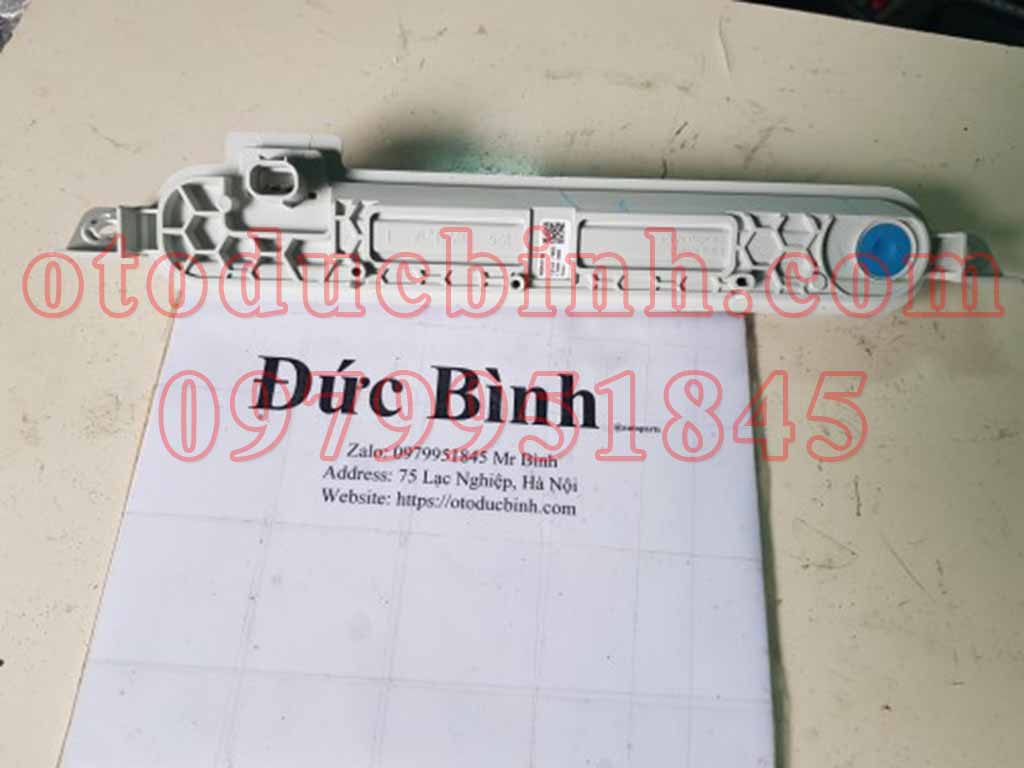 Đèn phanh, đèn bưởng thùng sau xe Mitsubishi Triton 8334A159