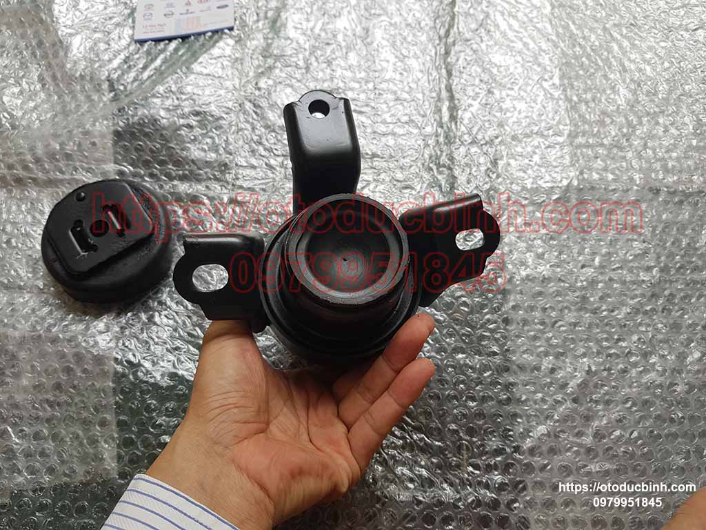 Chân máy trước Toyota Camry