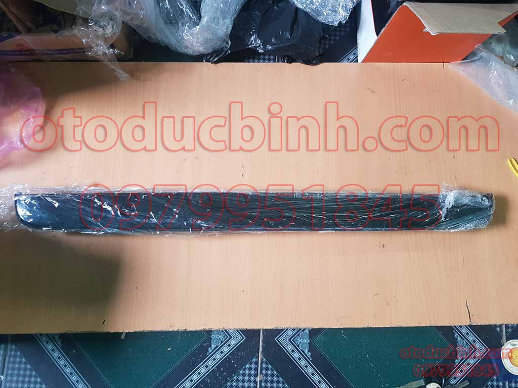 Nẹp cốp sau Toyota Hiace 2005-2019