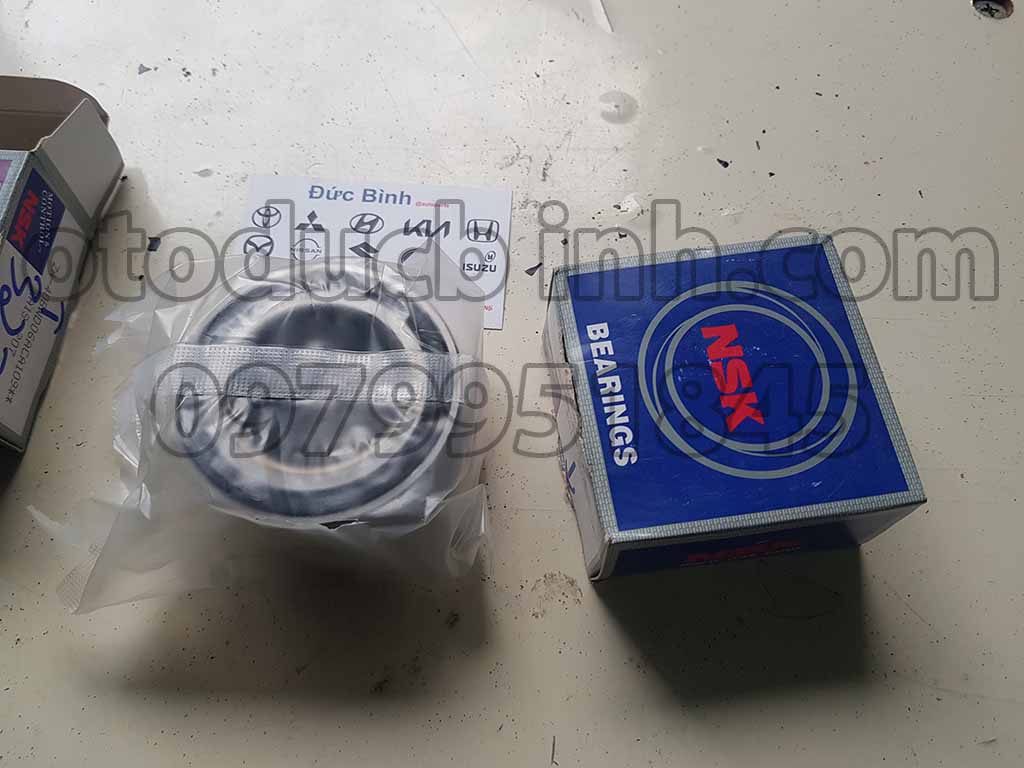 Bi moay ơ trước Mazda 323, Ford Laser