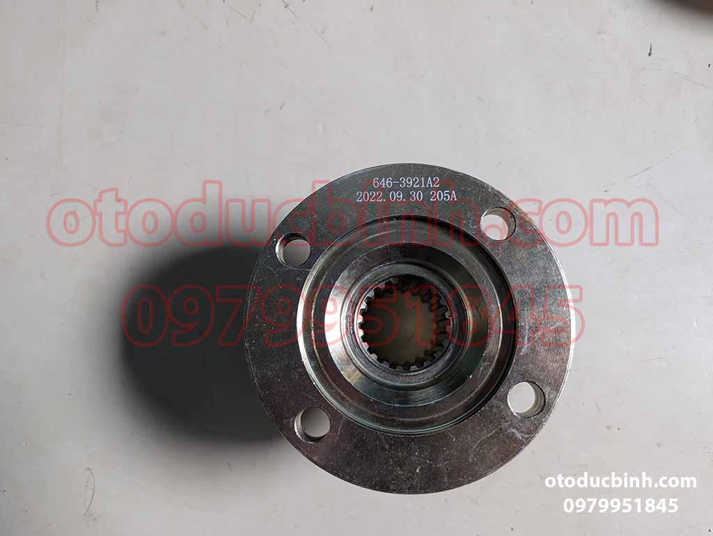 Bích đuôi trục trên Thaco Ollin 450A, 20 then, bích tròn phi 145, 4 lỗ, cổ 58, cao 82 ( WLY6T46 )
